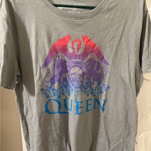 Time & Queen Women's Short Sleeve Graphic Tee in Gray with Multicolor Crest
